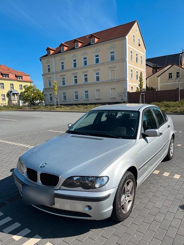 Silber Gebraucht 2002 BMW 318 Limousine | 3.399 € (Etwas zu teuer) - Bild 1/4