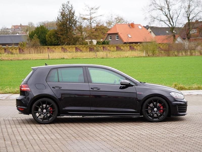 Schwarz Gebraucht 2015 VW Golf VII GTI Limousine | 13.499 € (Superpreis) - Bild 1/4