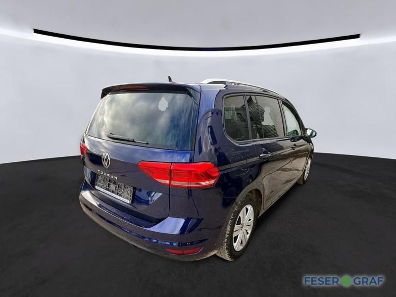 Gebraucht VW Touran Active 150 PS (110 kW) 2023 Atlantik blue metallic Van / Kleinbus