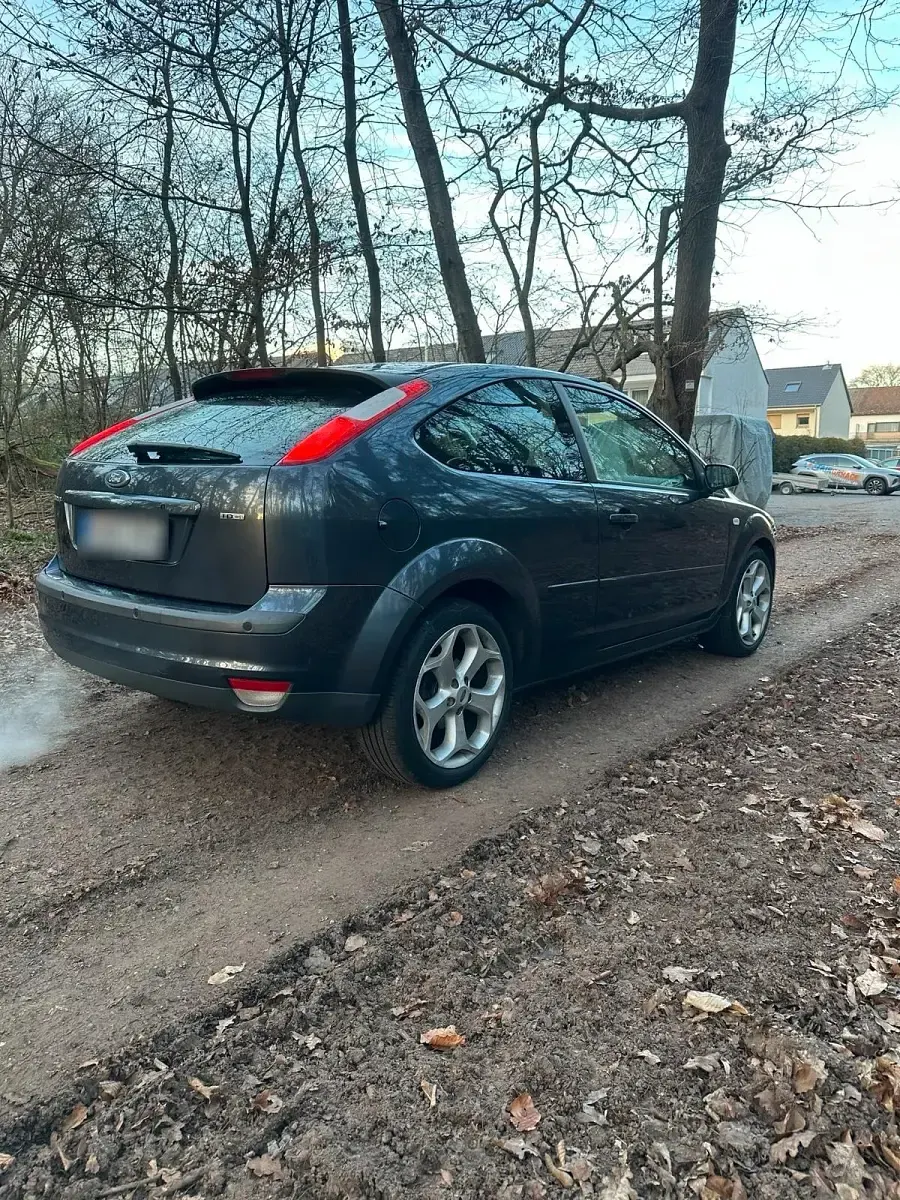 Gebraucht Ford Focus 90 PS (66 kW) 2006 Grau Coupé