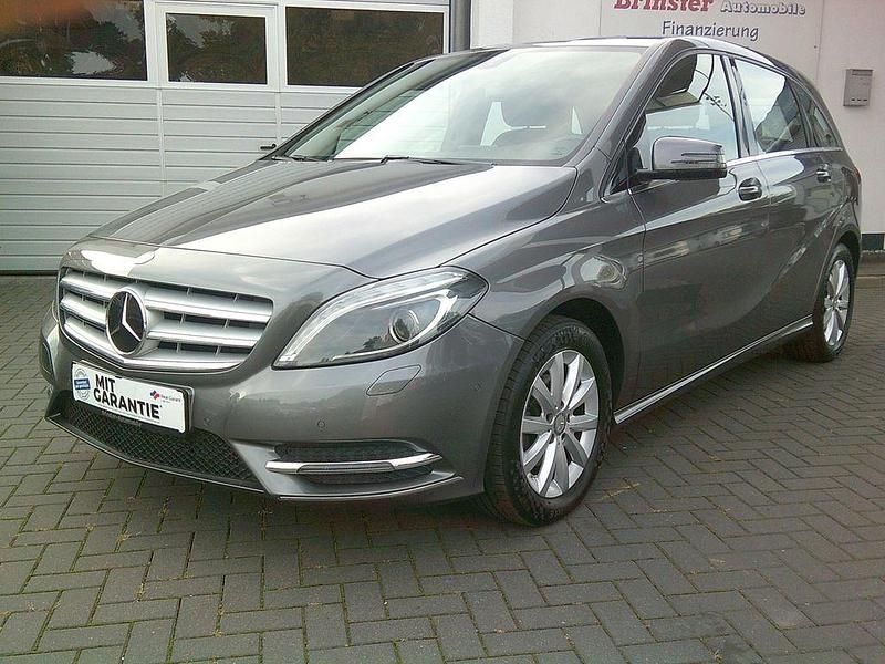 Grau Gebraucht 2014 Mercedes B180 Van / Kleinbus | 11.700 € (Etwas zu teuer) - Bild 1/4