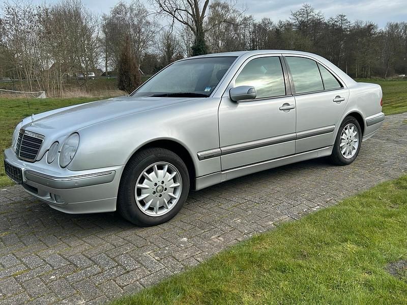 Gebraucht Mercedes E200 163 PS (119 kW) 2000 Silber Limousine