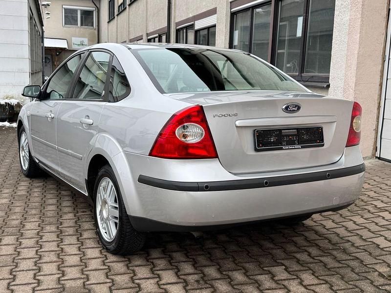 Gebraucht Ford Focus Ghia 116 PS (85 kW) 2005 Silber Limousine