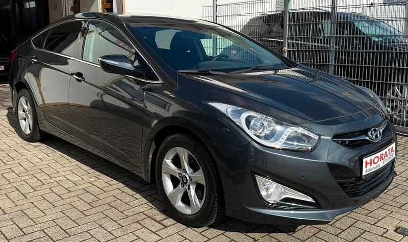 Grau Gebraucht 2012 Hyundai i40 Style Limousine | 9.990 € (Fairer Preis) - Bild 1/4