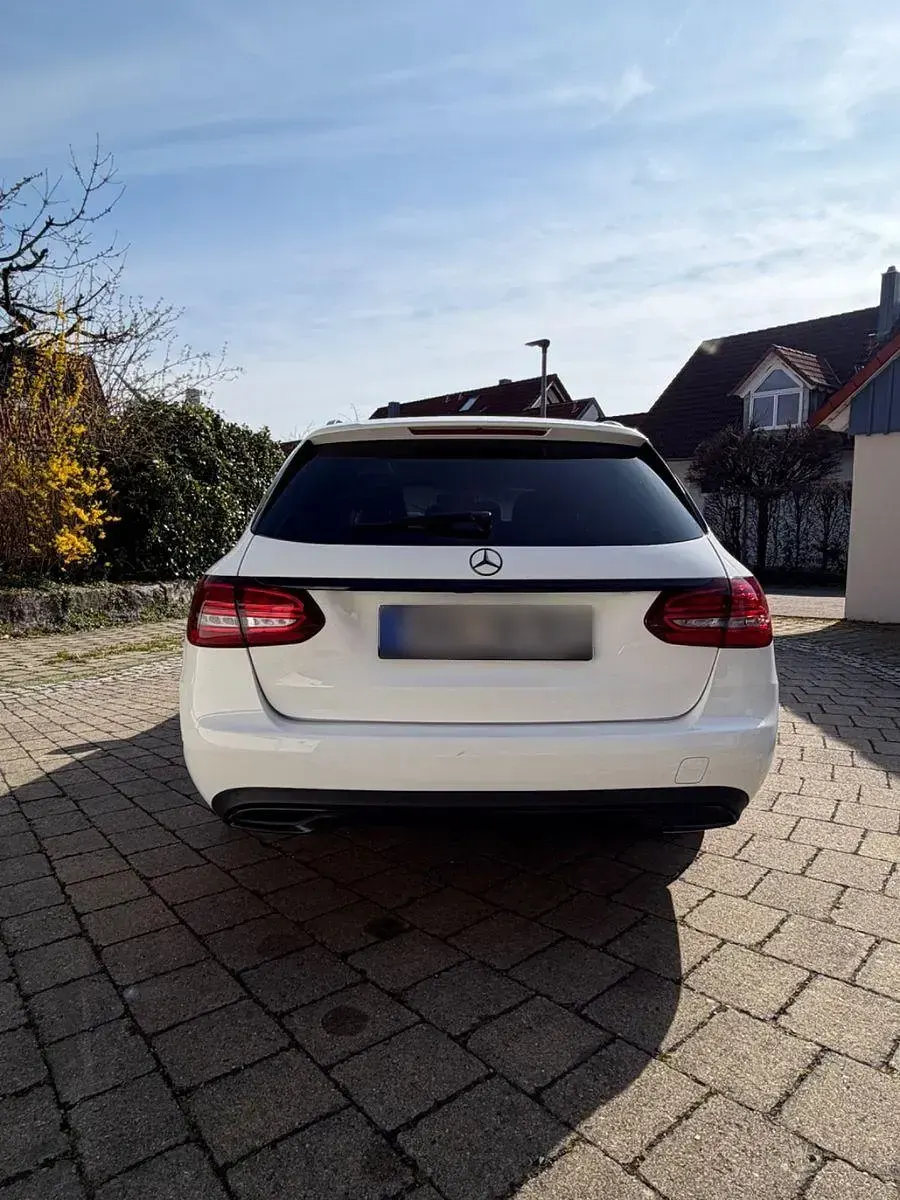 Gebraucht Mercedes C220 Night 194 PS (142 kW) 2018 Weiß Limousine