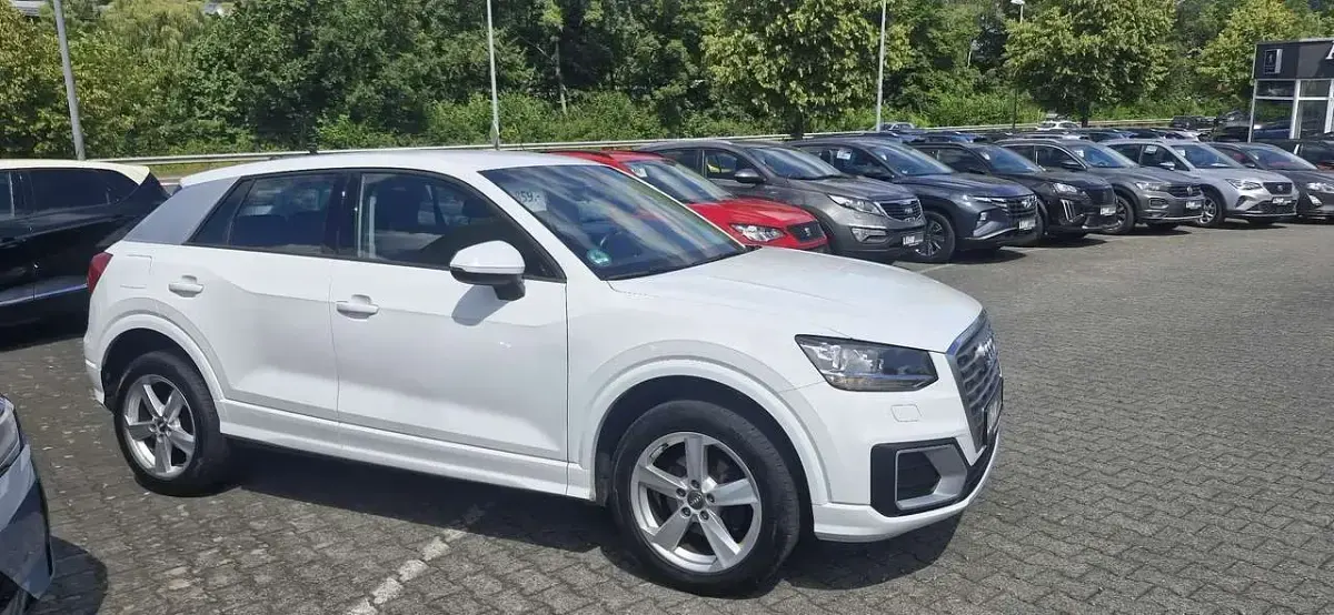 Gebraucht Audi Q2 Sport 150 PS (110 kW) 2019 Gletscherweiß metallic SUV
