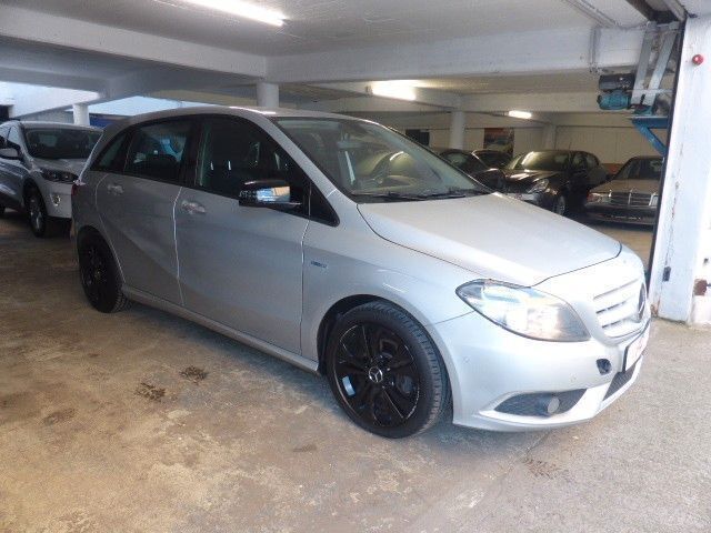 Silber Gebraucht 2012 Mercedes B180 Van / Kleinbus | 4.950 € (Guter Preis) - Bild 1/4