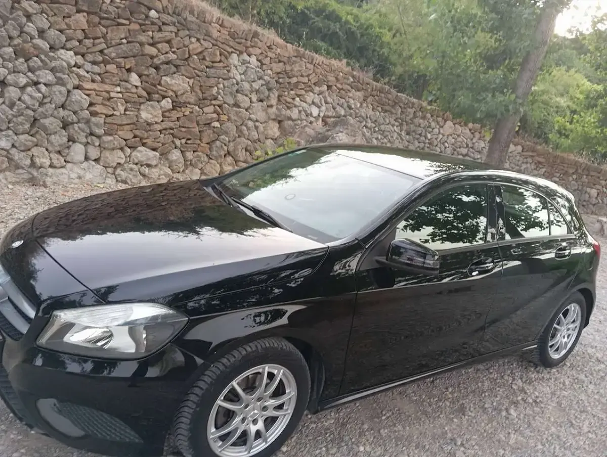 Gebraucht Mercedes A180 Style 122 PS (89 kW) 2014 Schwarz Kleinwagen