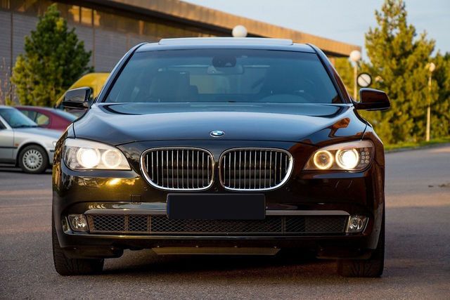 Gebraucht BMW 740L 306 PS (225 kW) 2010 Schwarz metallic Limousine
