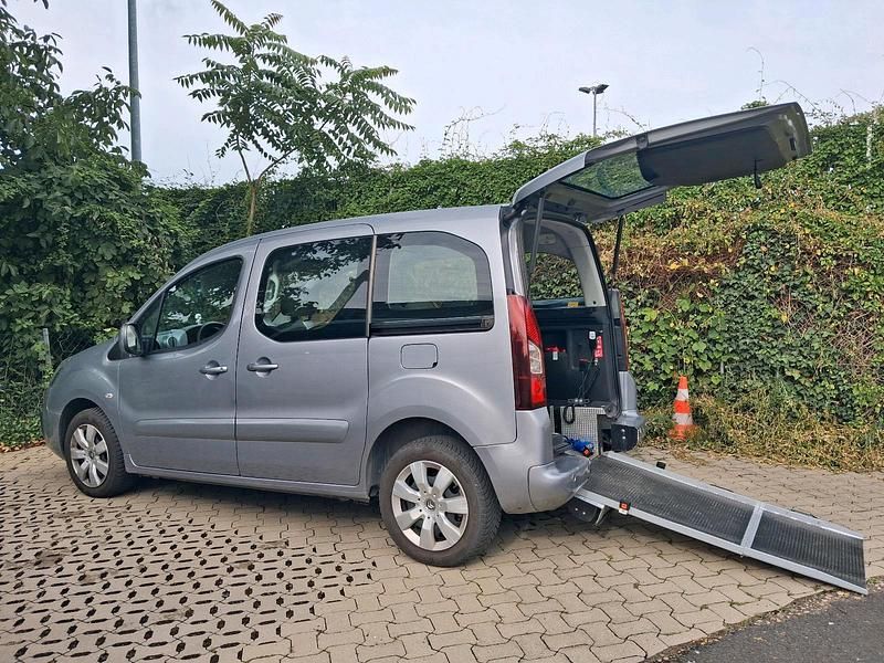Silber Gebraucht 2015 Citroën Berlingo Van / Kleinbus | 18.000 € - Bild 1/4