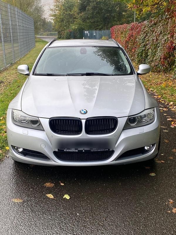 Silber Gebraucht 2012 BMW 320 Kombi | 6.000 € (Superpreis) - Bild 1/4