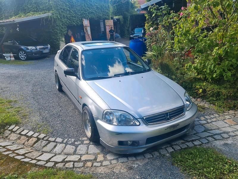 Gebraucht Honda Civic 115 PS (84 kW) 1999 Silber Limousine