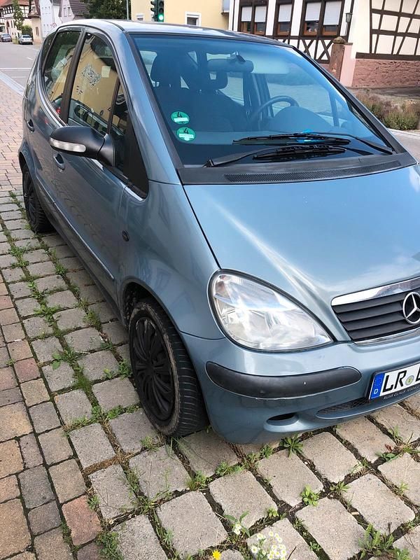 Grau Gebraucht 2004 Mercedes A140 Kleinwagen | 700 € - Bild 1/4