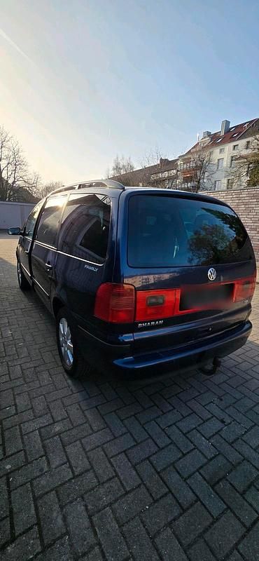Second-hand VW Sharan 116 CP (85 kW) 2000 Albastru Monovolum