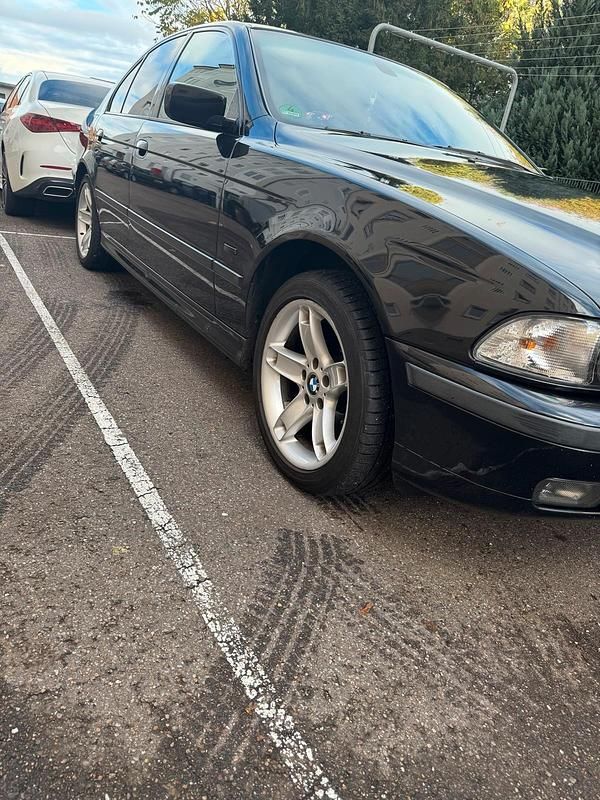 Schwarz Gebraucht 2000 BMW 528 Limousine | 8.300 € - Bild 1/4