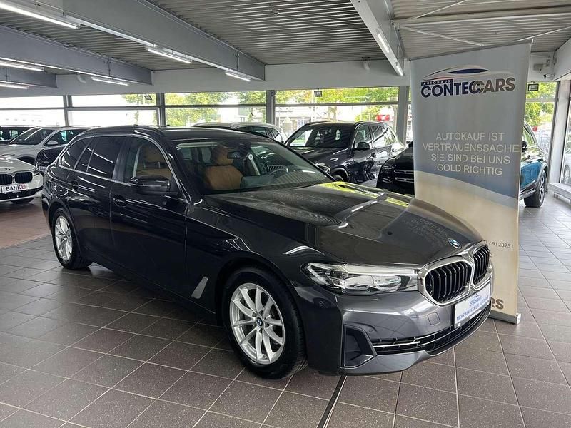 Sophistograu Gebraucht 2023 BMW 520 Sport Line Kombi | 34.999 € (Guter Preis) - Bild 1/4