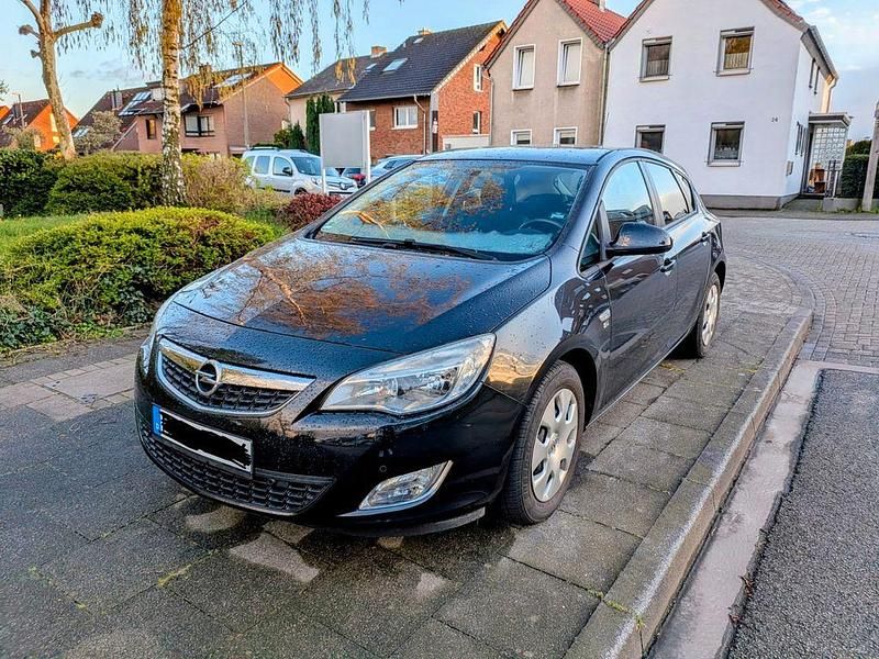 Gebraucht Opel Astra Edition 140 PS (102 kW) 2012 Schwarz Kombi