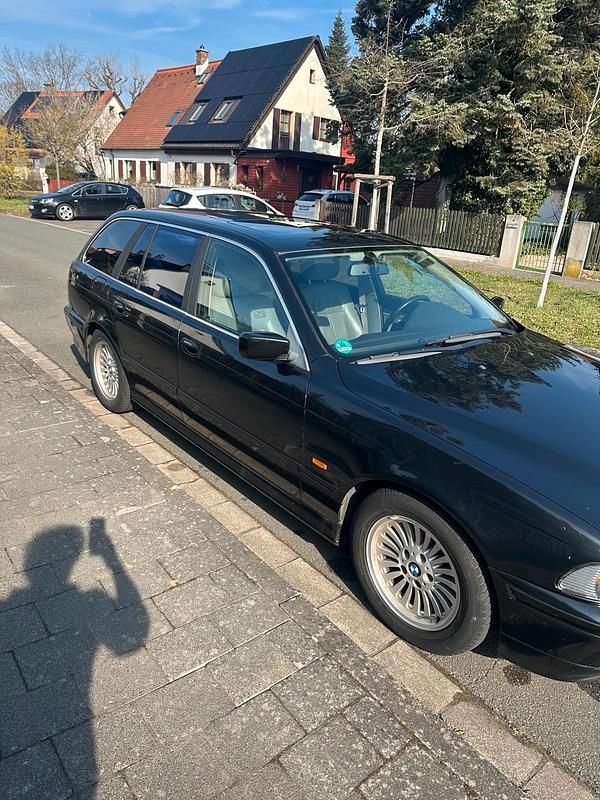 Gebraucht BMW 530 193 PS (141 kW) 2001 Schwarz Kombi