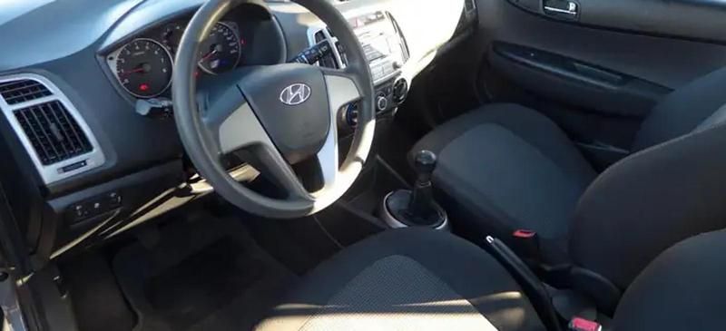 Gebraucht Hyundai i20 Edition 86 PS (63 kW) 2014 Grau Kleinwagen