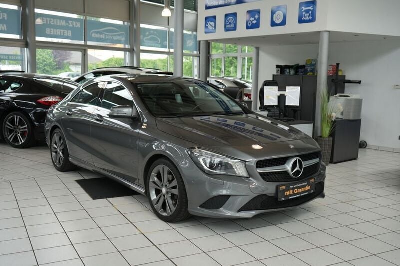 Grau Gebraucht 2014 Mercedes CLA200 Limousine | 13.900 € (Guter Preis) - Bild 1/4