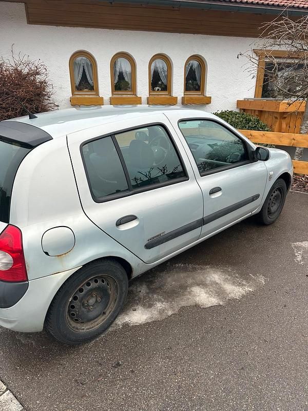 Gebraucht Renault Clio II 75 PS (55 kW) 2003 Silber Kleinwagen