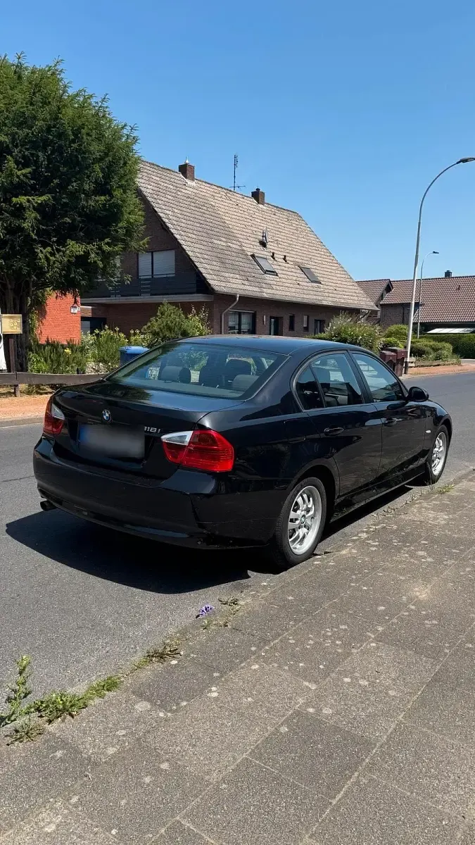Gebraucht BMW 318 129 PS (94 kW) 2006 Schwarz Limousine