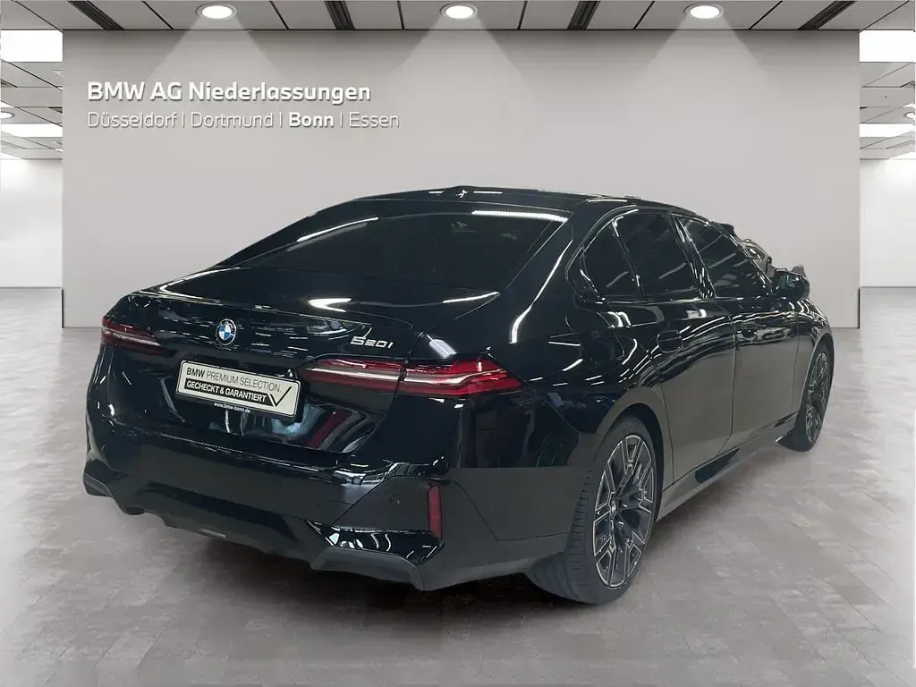 Gebraucht BMW 520 M Sport 190 PS (139 kW) 2025 Schwarz Limousine