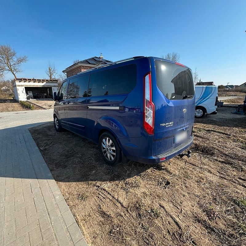 Second-hand Ford Transit 170 CP (125 kW) 2017 Albastru Monovolum