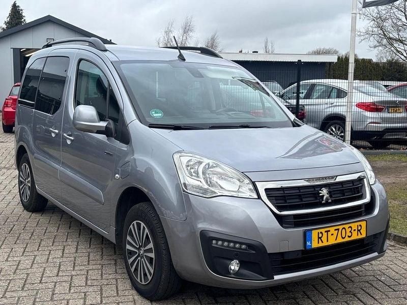 Gebraucht Peugeot Partner Tepee Allure 49 kW (67 PS) 2018 Grau Van / Kleinbus