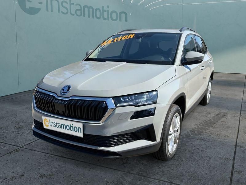 Grau Gebraucht 2024 Skoda Karoq SUV | 33.749 € (Fairer Preis) - Bild 1/4