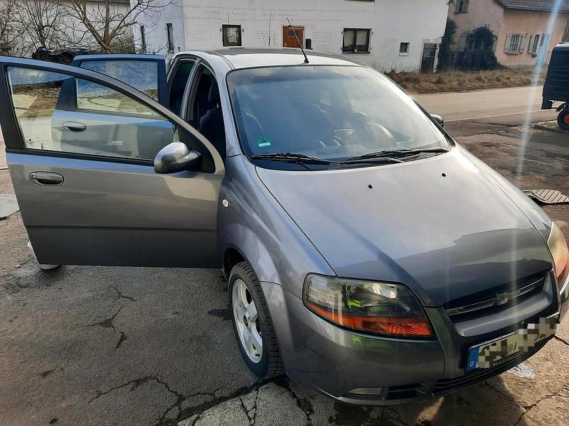 Gebraucht Chevrolet Kalos 90 PS (66 kW) 2008 Silber Kleinwagen