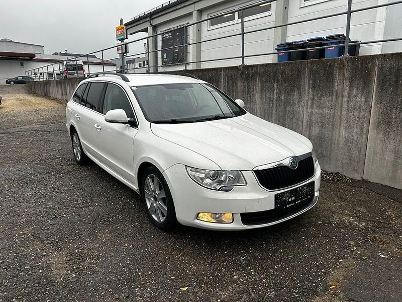 Gebraucht Skoda Superb Elegance 140 PS (102 kW) 2012 Weiß Kombi