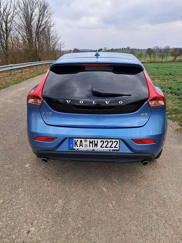 Gebraucht 2015 Volvo V40 Momentum Kombi | 9.900 € (Fairer Preis) - Bild 1/1