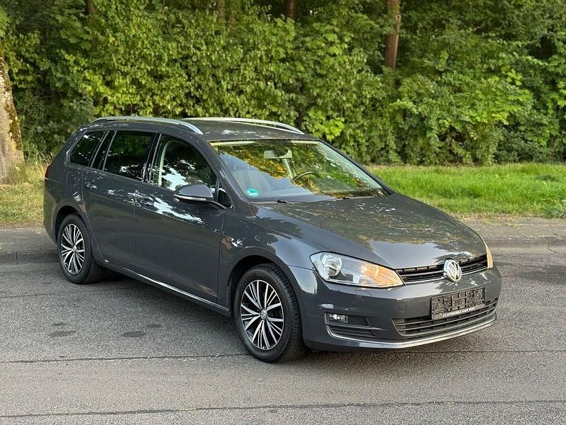 Grau Gebraucht 2016 VW Golf VII Allstar Kombi | 10.999 € (Etwas zu teuer) - Bild 1/4