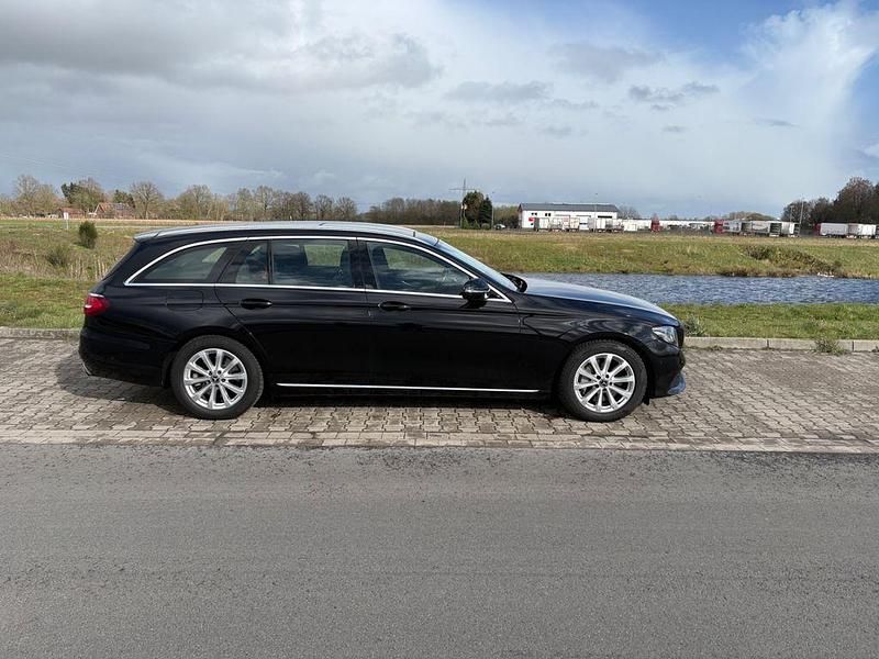 Second-hand Mercedes E350 258 CP (189 kW) 2017 Negru Berlinǎ