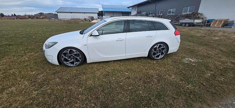 Gebraucht Opel Insignia OPC 325 PS (239 kW) 2009 Weiß Kombi