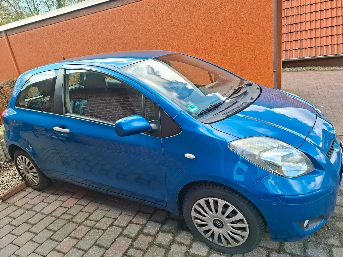 Gebraucht Toyota Yaris 99 PS (72 kW) 2011 Blau Kleinwagen