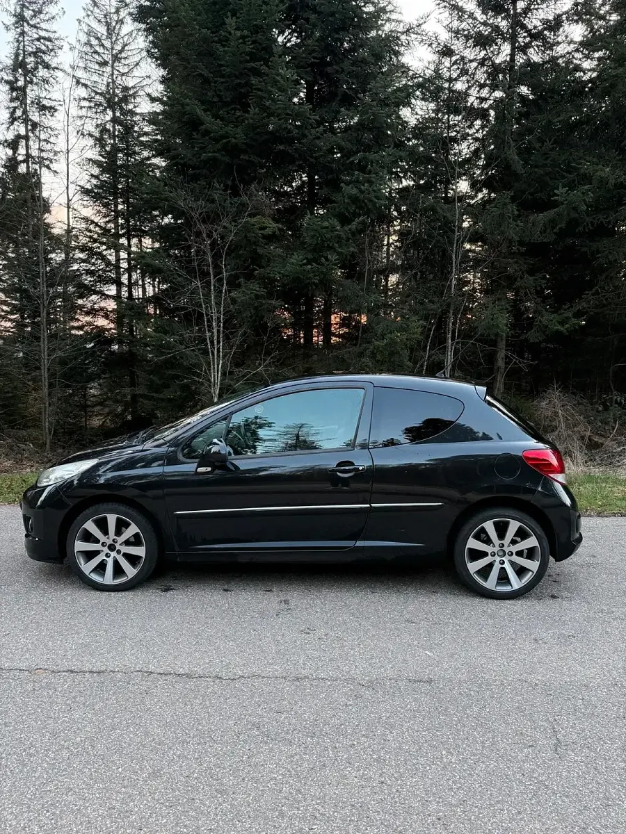 Gebraucht Peugeot 207 RC 156 PS (114 kW) 2010 Schwarz Limousine
