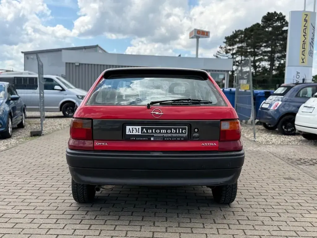 Gebraucht Opel Astra 60 PS (44 kW) 1992 Rot Kleinwagen