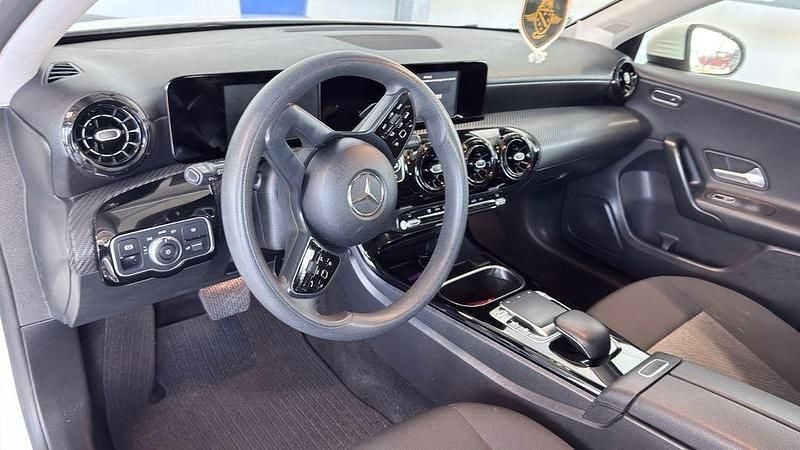 Weiß Gebraucht 2019 Mercedes A180 Limousine | 20.400 € (Fairer Preis) - Bild 1/4