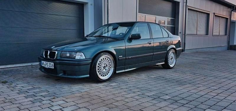 Grün Gebraucht 1998 BMW 316 Comfort Edition Limousine | 17.000 € - Bild 1/4