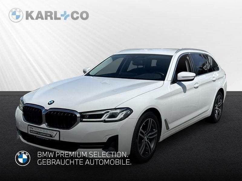Weiss Gebraucht 2022 BMW 530 Sport Line Kombi | 36.360 € (Superpreis) - Bild 1/4