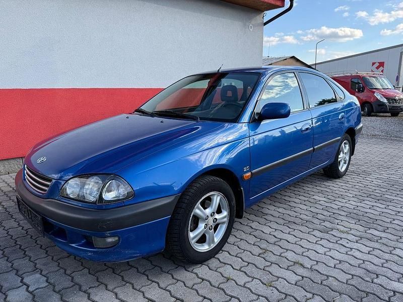 Blau Gebraucht 1998 Toyota Avensis Sol Limousine | 1.950 € (Fairer Preis) - Bild 1/4