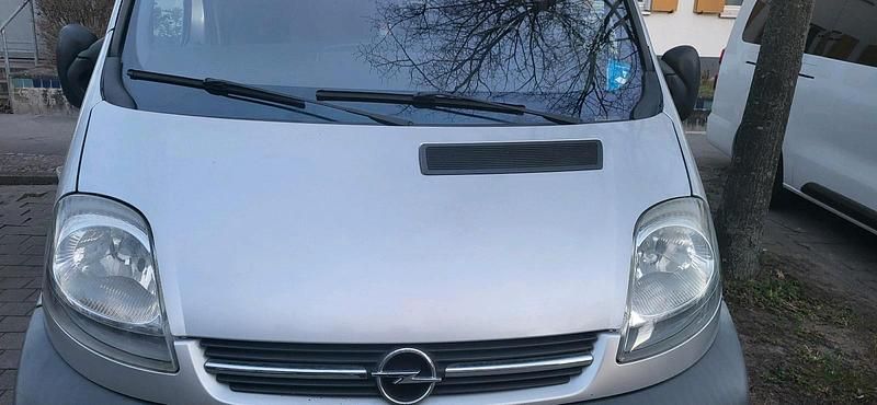 Gebraucht Opel Vivaro 80 PS (58 kW) 2005 Silber Van / Kleinbus