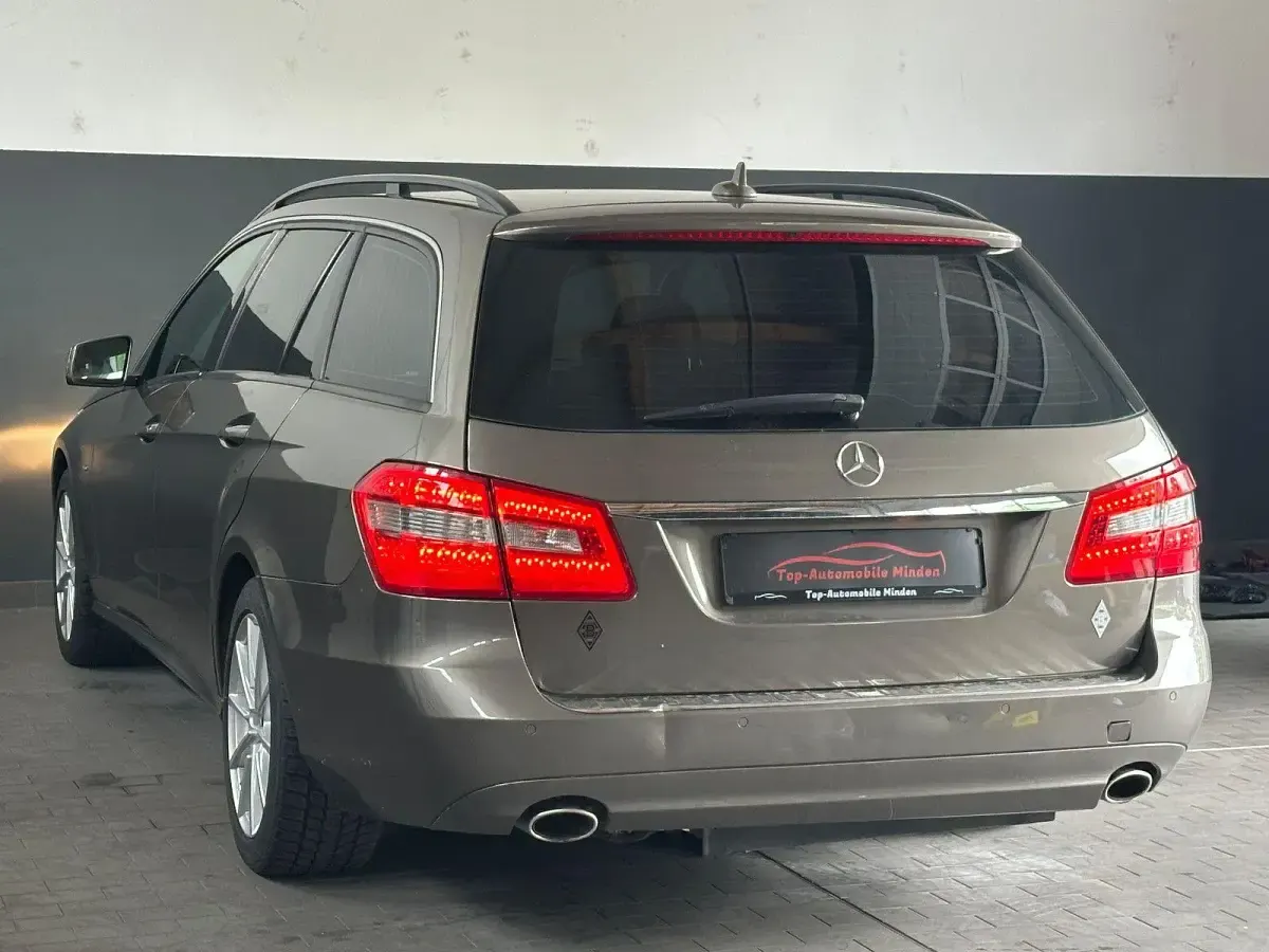 Używany Mercedes E300 204 KM (150 kW) 2010 Szary Kombi