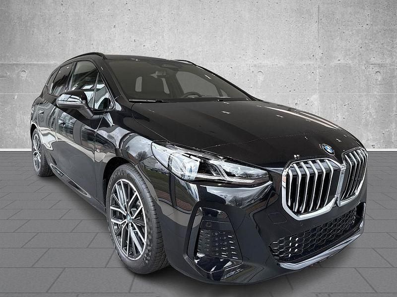 Gebraucht BMW 223 Active Tourer Performance 218 PS (160 kW) 2024 Black sapphire metallic (schwarz) Van / Kleinbus