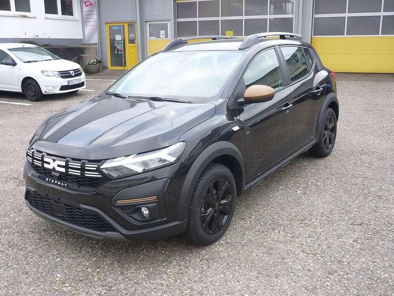 Zedergrünmetallic Gebraucht 2024 Dacia Sandero Extreme Kleinwagen | 18.450 € (Etwas zu teuer) - Bild 1/4