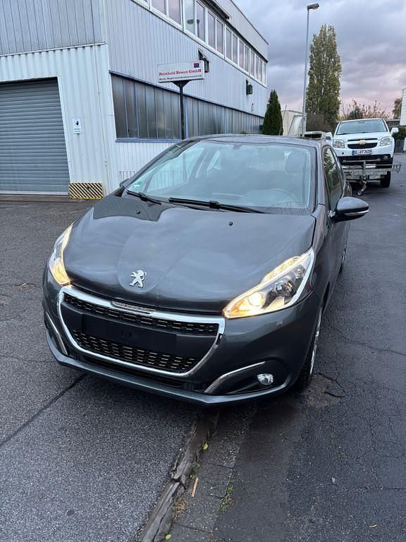 Grau Gebraucht 2016 Peugeot 208 Style Kleinwagen | 3.700 € (Superpreis) - Bild 1/4