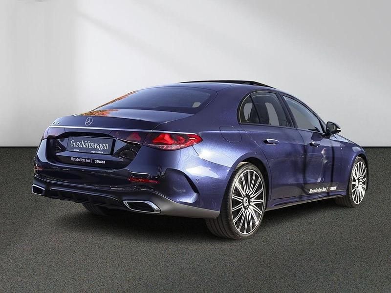 Gebraucht Mercedes E200 AMG 204 PS (150 kW) 2025 Lack nautikblau Limousine