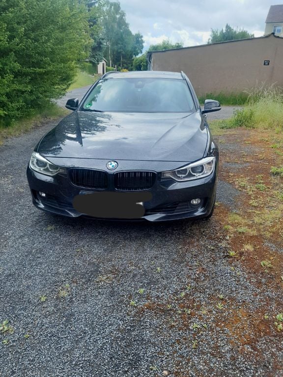Schwarz Gebraucht 2015 BMW 330 Advantage Kombi | 20.000 € (Fairer Preis) - Bild 1/4